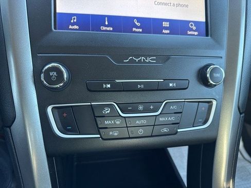 Used 2020 Ford Fusion SE image 24