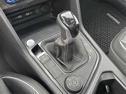 Used 2022 Volkswagen Tiguan SEL R-Line image 24
