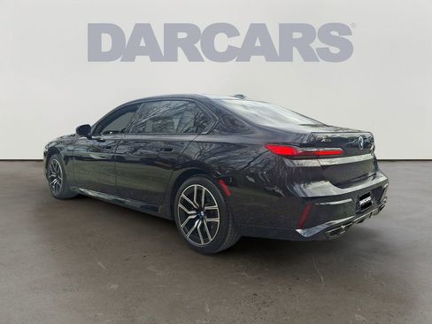 Used 2025 BMW 760i xDrive w/ Executive Package image 5