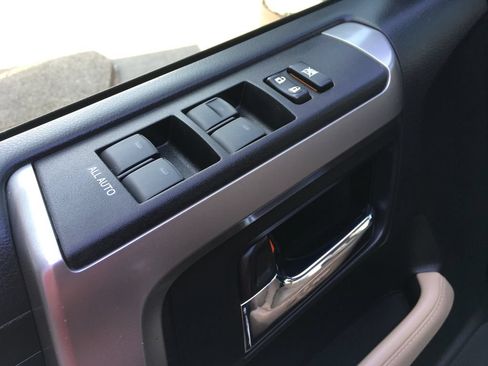 Used 2018 Toyota 4Runner SR5 AWD/4WD image 19