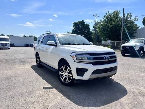 Used 2023 Ford Expedition XLT AWD/4WD image 3