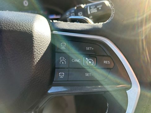 Used 2023 Jeep Grand Cherokee Laredo w/ Luxury Tech Group I image 30