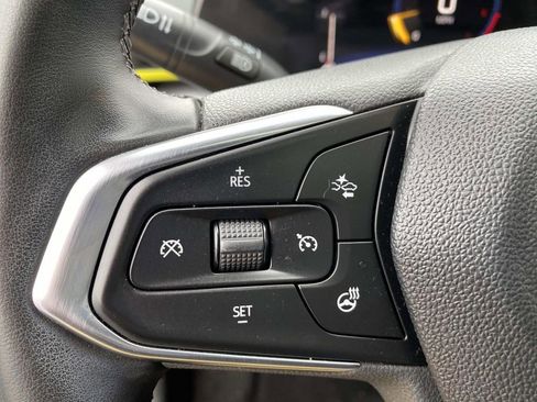 Used 2024 Chevrolet Trax LT w/ Sunroof Package image 19