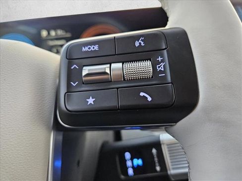 Used 2025 Hyundai Santa Fe SEL image 13