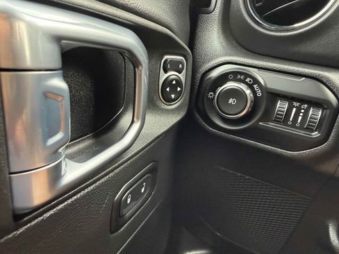 Used 2021 Jeep Wrangler Unlimited Sahara AWD/4WD image 15