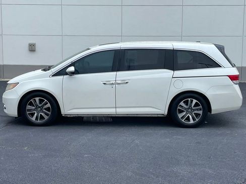 Used 2016 Honda Odyssey Touring Elite image 2