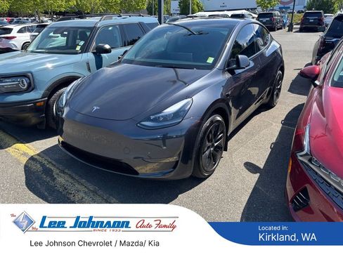 Used 2025 Tesla Model Y Long Range AWD/4WD image 1