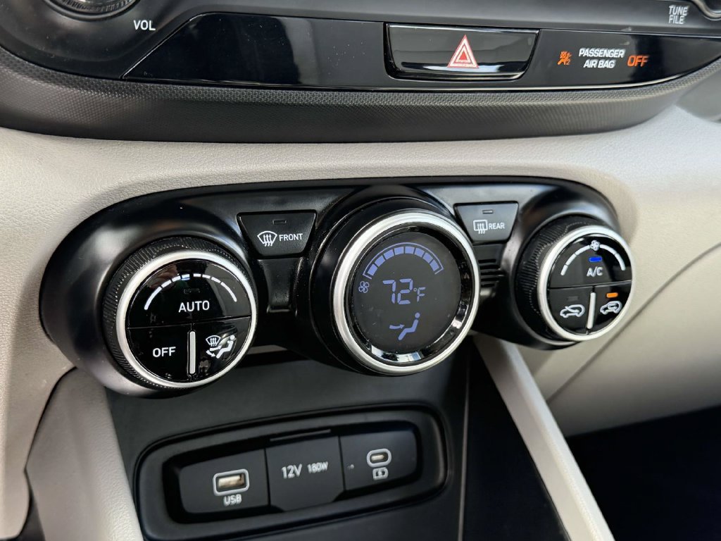 Certified 2024 Hyundai Venue SEL FWD image 31