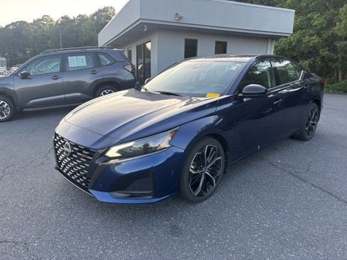 Used 2023 Nissan Altima 2.5 SR FWD image 10