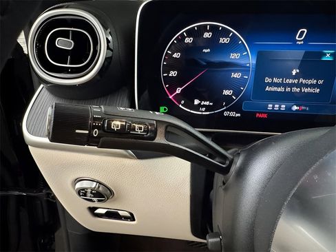 Used 2025 Mercedes-Benz GLC 300 image 20