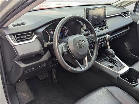 Used 2022 Toyota RAV4 XLE Premium image 10