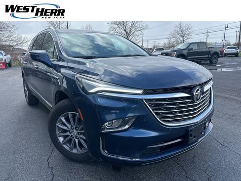 Used 2024 Buick Enclave Essence image 1