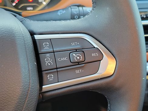 Used 2024 Jeep Compass Limited image 14