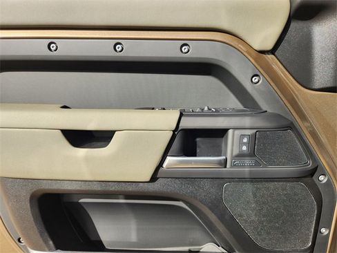 New 2026 Land Rover Defender 110 X-Dynamic SE image 16