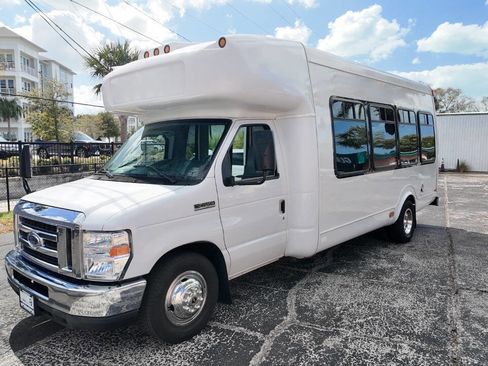 Used 2010 Ford E-450 and Econoline 450 Super Duty image 4