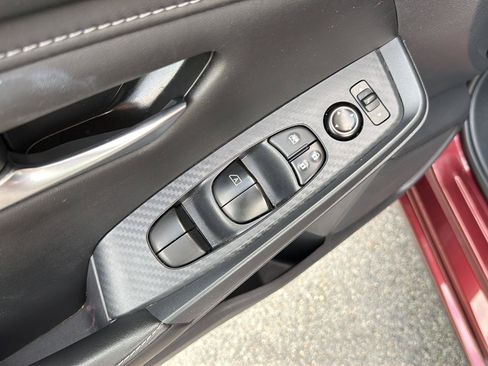 Used 2025 Nissan Sentra SV FWD image 31