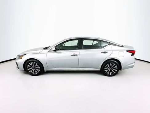 Used 2023 Nissan Altima 2.5 SV w/ SV Premium Package image 4