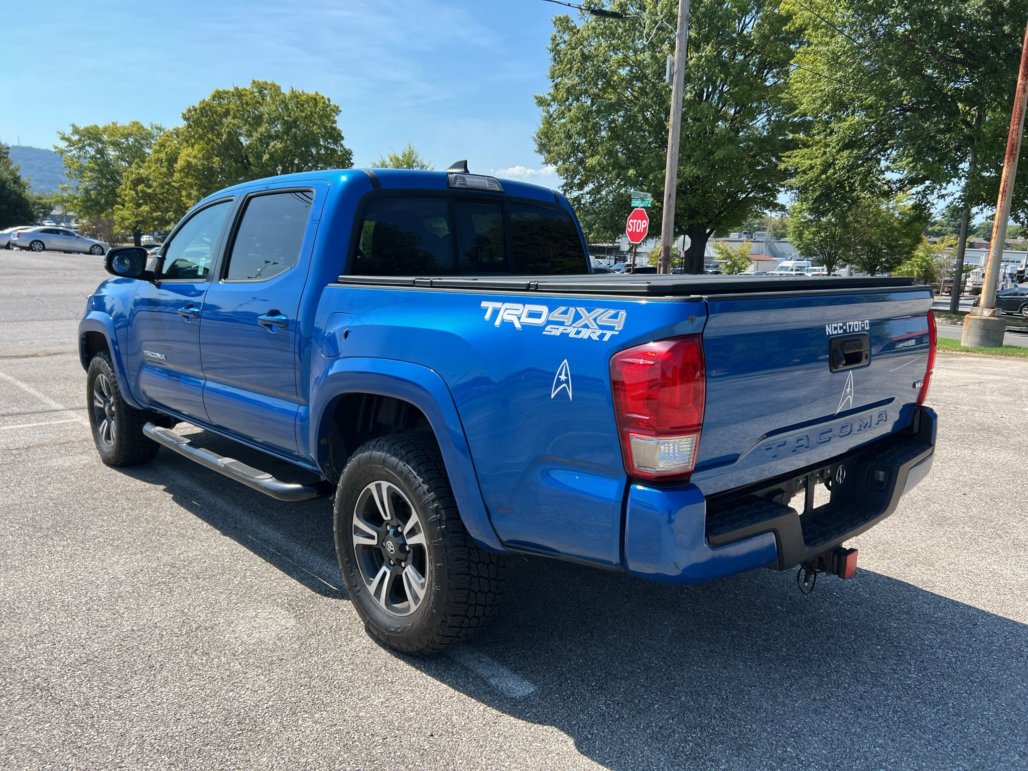 Used 2016 Toyota Tacoma TRD Sport w/ Towing Package AWD/4WD image 5