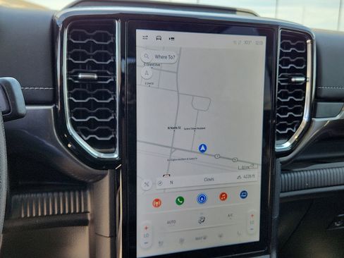 Used 2024 Ford Ranger Lariat w/ Trailer Tow Package image 12