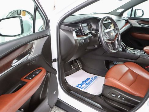 Used 2023 Cadillac XT5 Sportv image 3