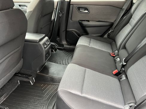 Used 2021 Nissan Rogue SV image 16