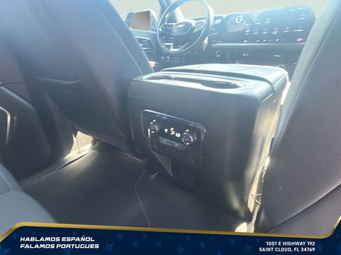 Used 2025 Chevrolet Suburban LS RWD image 30