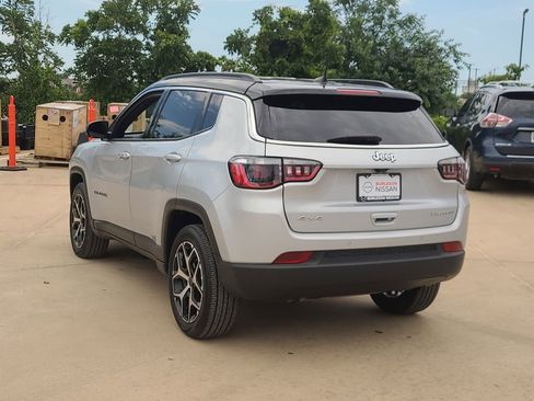 Used 2025 Jeep Compass Limited AWD/4WD image 2