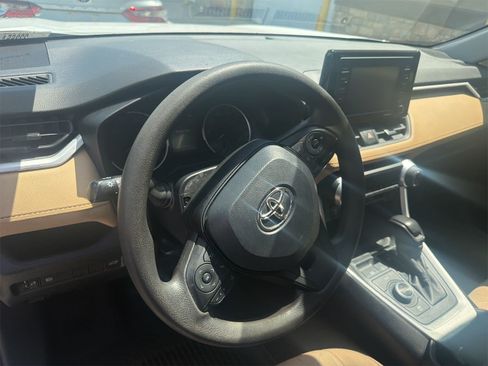 Used 2022 Toyota RAV4 XLE w/ Convenience Package AWD/4WD image 8