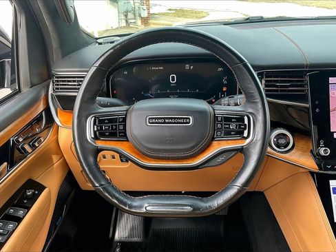 Used 2022 Jeep Grand Wagoneer Series III image 10