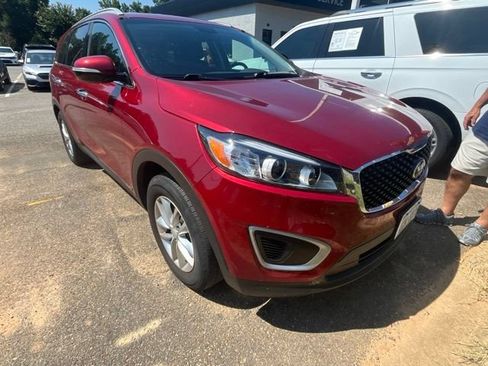 Used 2016 Kia Sorento AWD w/ LX Convenience Package image 2