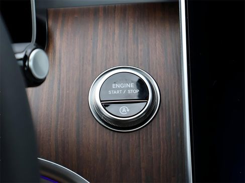 New 2025 Mercedes-Benz C 300 4MATIC Sedan image 29