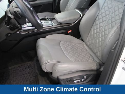 Used 2021 Audi SQ7 Premium Plus w/ Driver Assistance Package AWD/4WD image 11