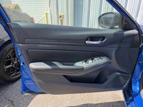 Used 2025 Nissan Altima 2.5 SV image 18