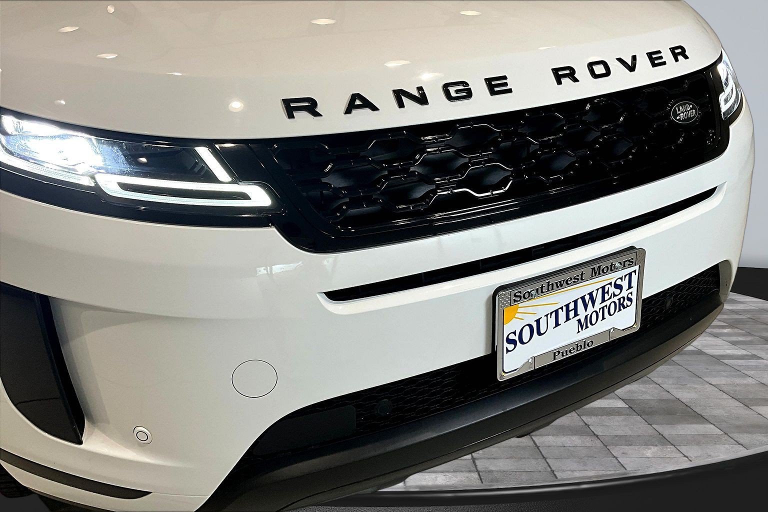 Used 2021 Land Rover Range Rover Evoque SE AWD/4WD image 32