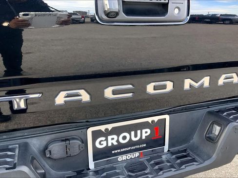 Used 2020 Toyota Tacoma TRD Off-Road image 8