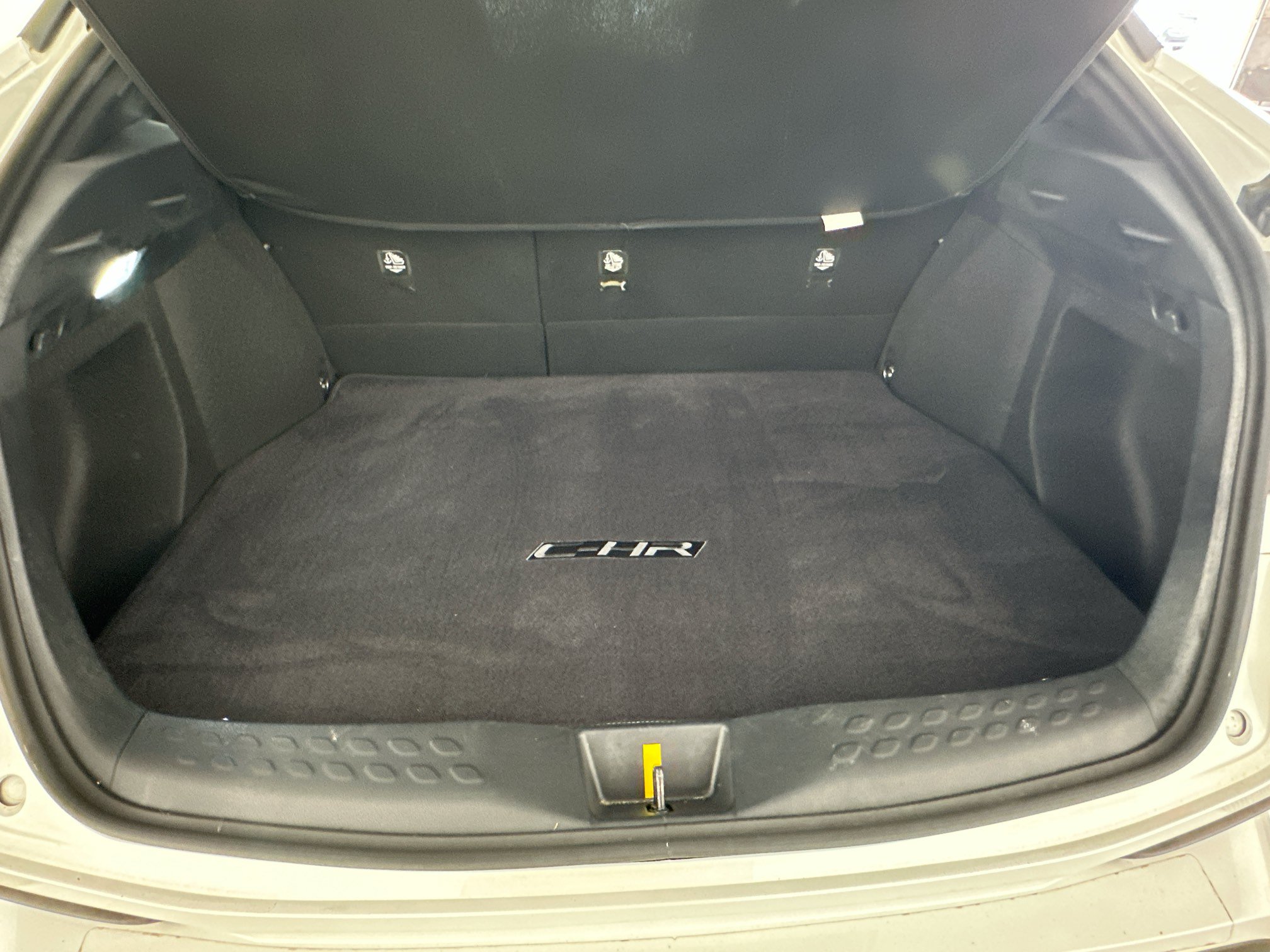 Used 2022 Toyota C-HR XLE FWD image 31