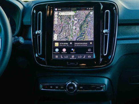 Used 2023 Volvo XC40 Recharge Core image 14