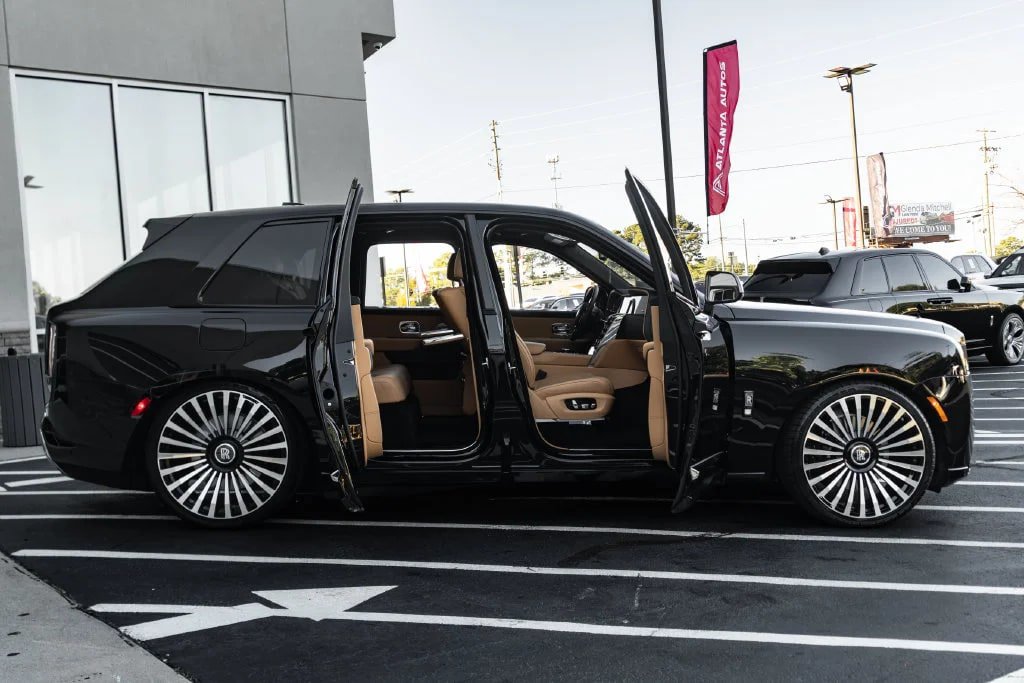Used 2026 Rolls-Royce Cullinan w/ Cullinan Package AWD/4WD image 16