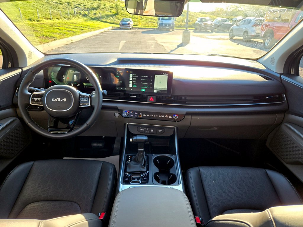 Used 2026 Kia Carnival EX FWD image 17