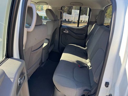 Used 2013 Nissan Frontier S image 12