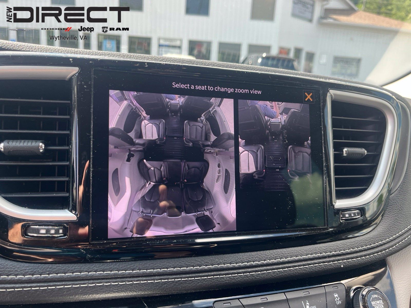 Used 2023 Chrysler Pacifica Touring-L w/ Uconnect Theater Family Group AWD/4WD image 23