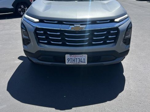 Used 2025 Chevrolet Equinox LT FWD image 2