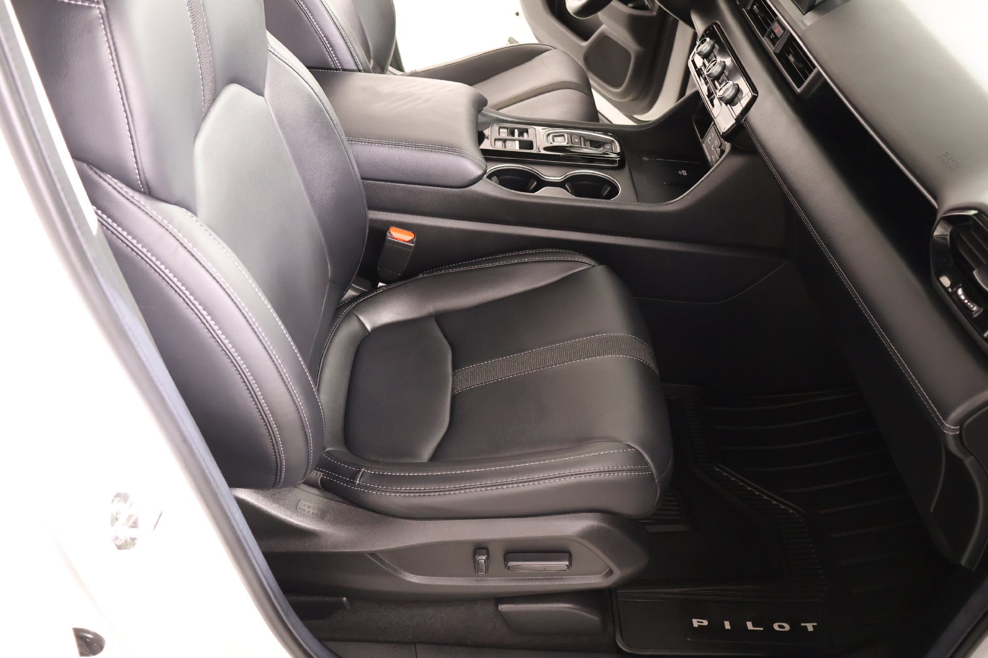 Used 2025 Honda Pilot Touring image 14