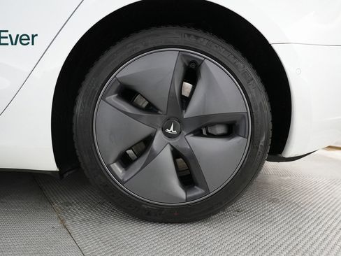 Used 2020 Tesla Model 3 Standard Range image 20