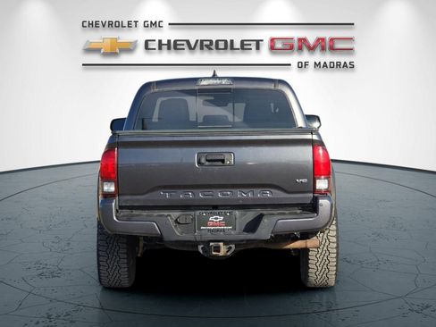 Used 2018 Toyota Tacoma TRD Off-Road image 4