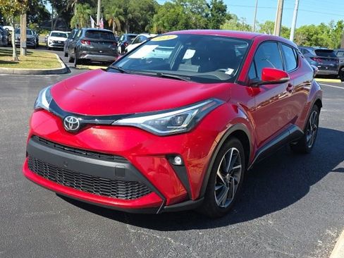 Used 2021 Toyota C-HR Limited FWD image 2