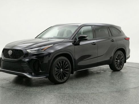 Used 2025 Toyota Highlander XSE AWD/4WD image 3