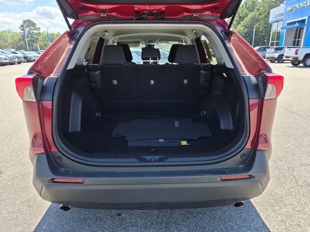 Used 2020 Toyota RAV4 LE FWD image 31