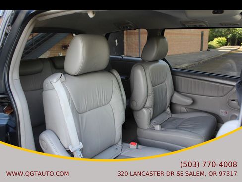Used 2010 Toyota Sienna XLE Limited FWD image 18