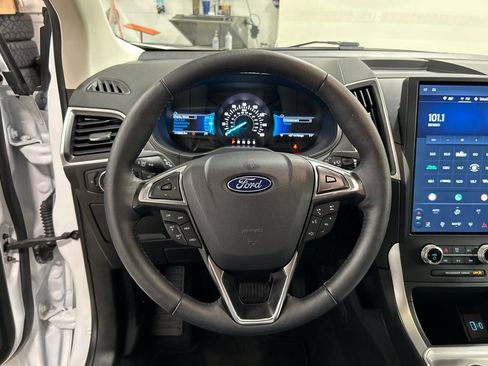 Certified 2024 Ford Edge SEL w/ Convenience Package AWD/4WD image 16